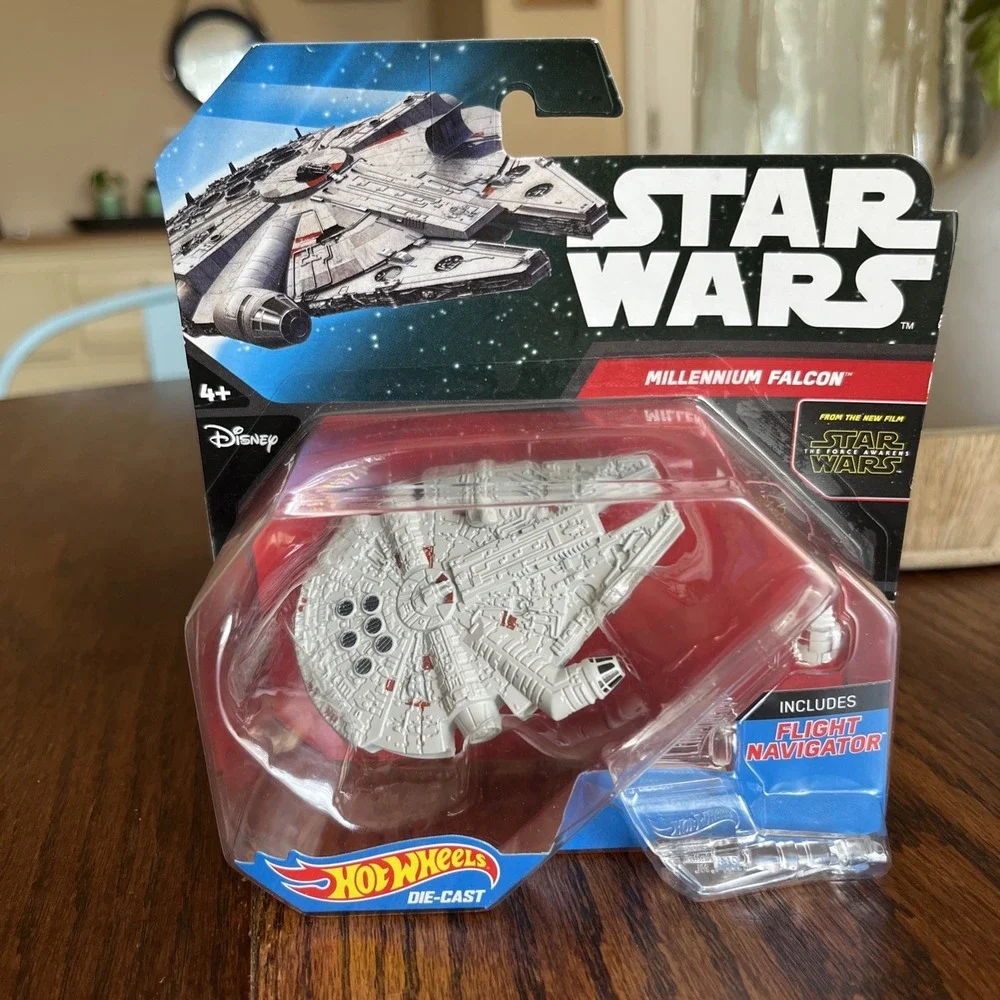 STAR WARS FORCE AWAKENS MILLENNIUM FALCON HOT WHEELS DIE CAST W/FLIGHT NAVIGATOR
